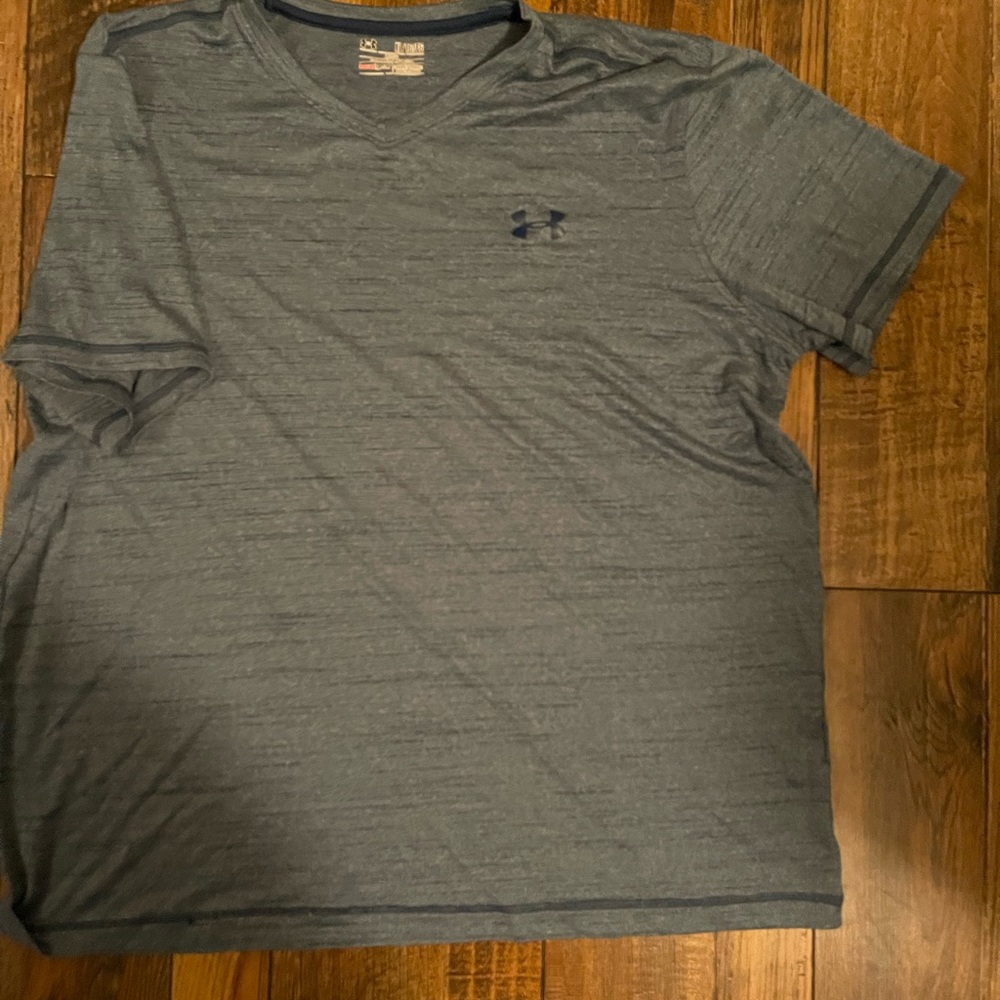 Under armour t shirt